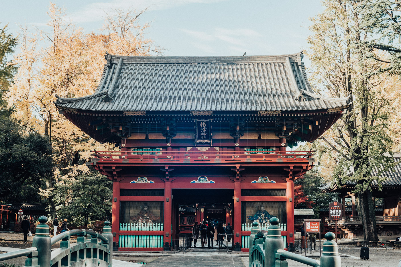 湯島天満宮と根津神社をはしごして神秘的な気分に浸ってみた。