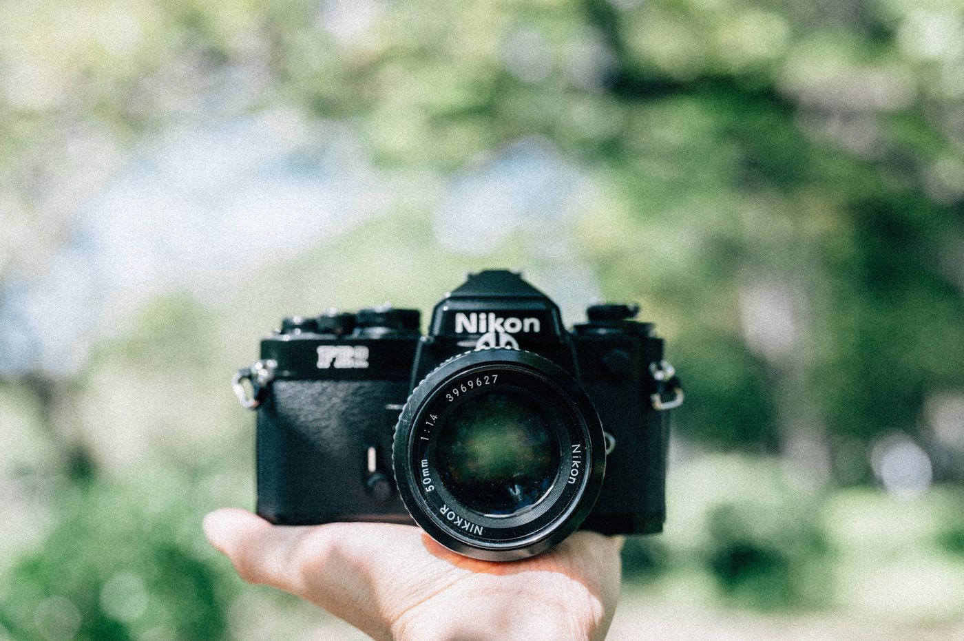 Nikon FE2 一眼レフ　カメラ